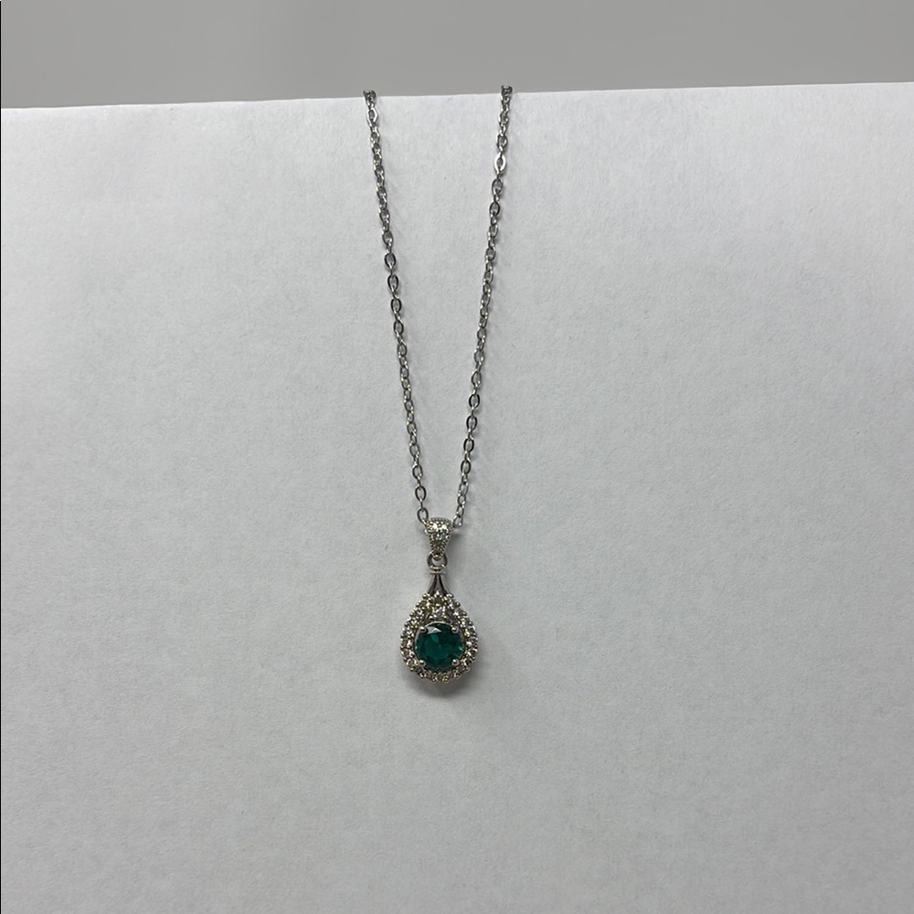 Classic Green and Silver Teardrop Necklace